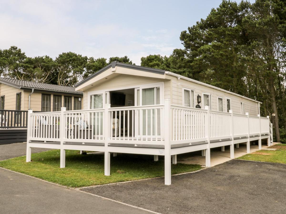 The Rodley Pines Villa Scarborough Buitenkant foto